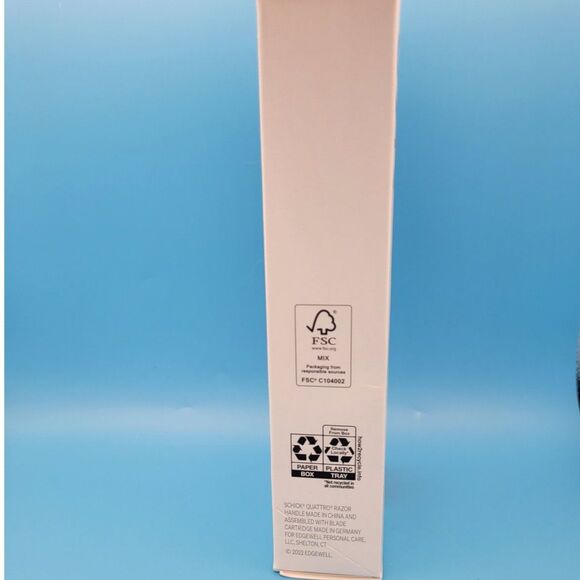 SEALED Schick Quatro Titanium Razor - Handle + 4 Cartidges - New in Box - Picture 3 of 5